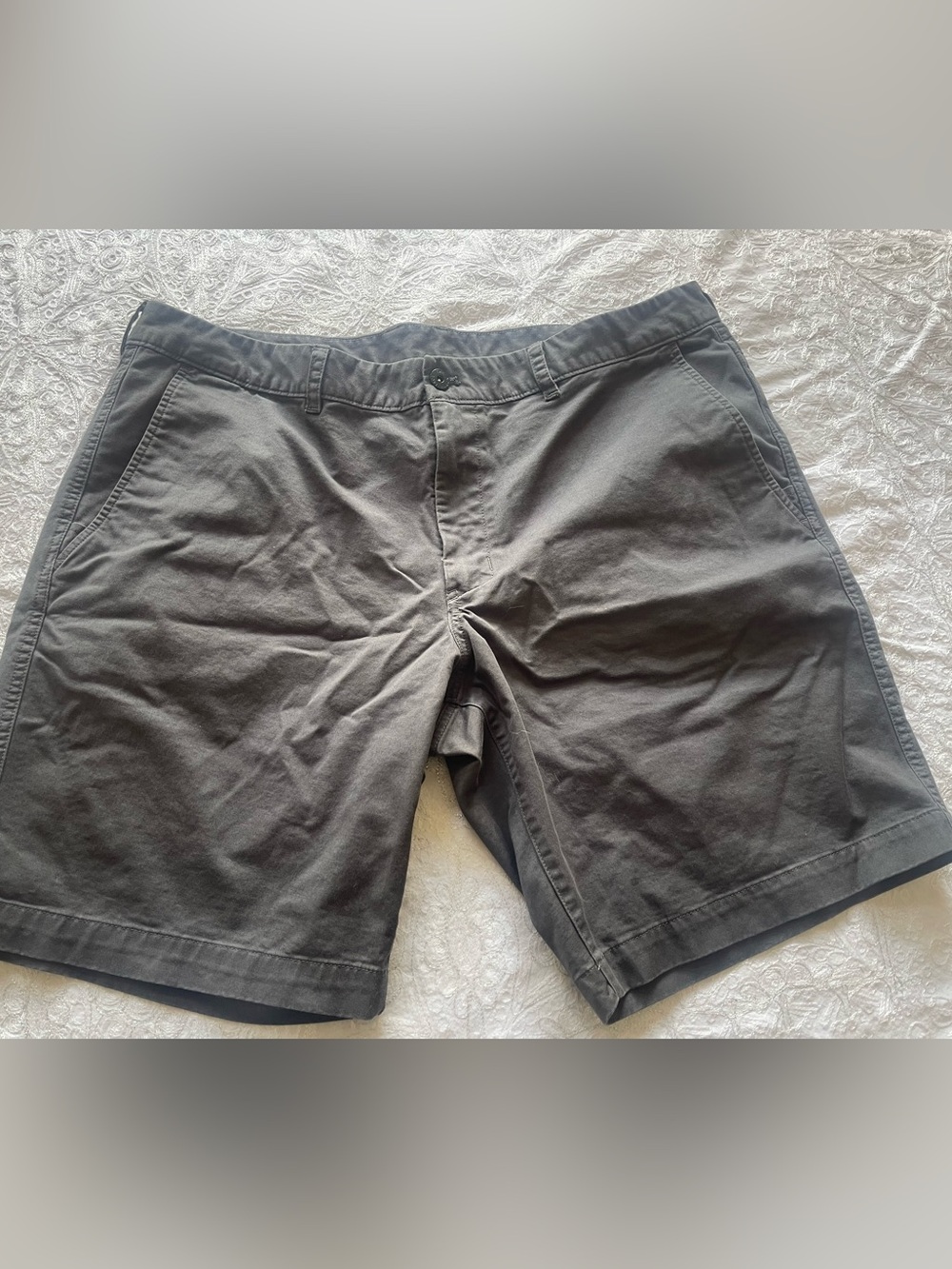 The North Face Men's Flat-Front Mid-Weight Cotton Shorts - Charcoal
